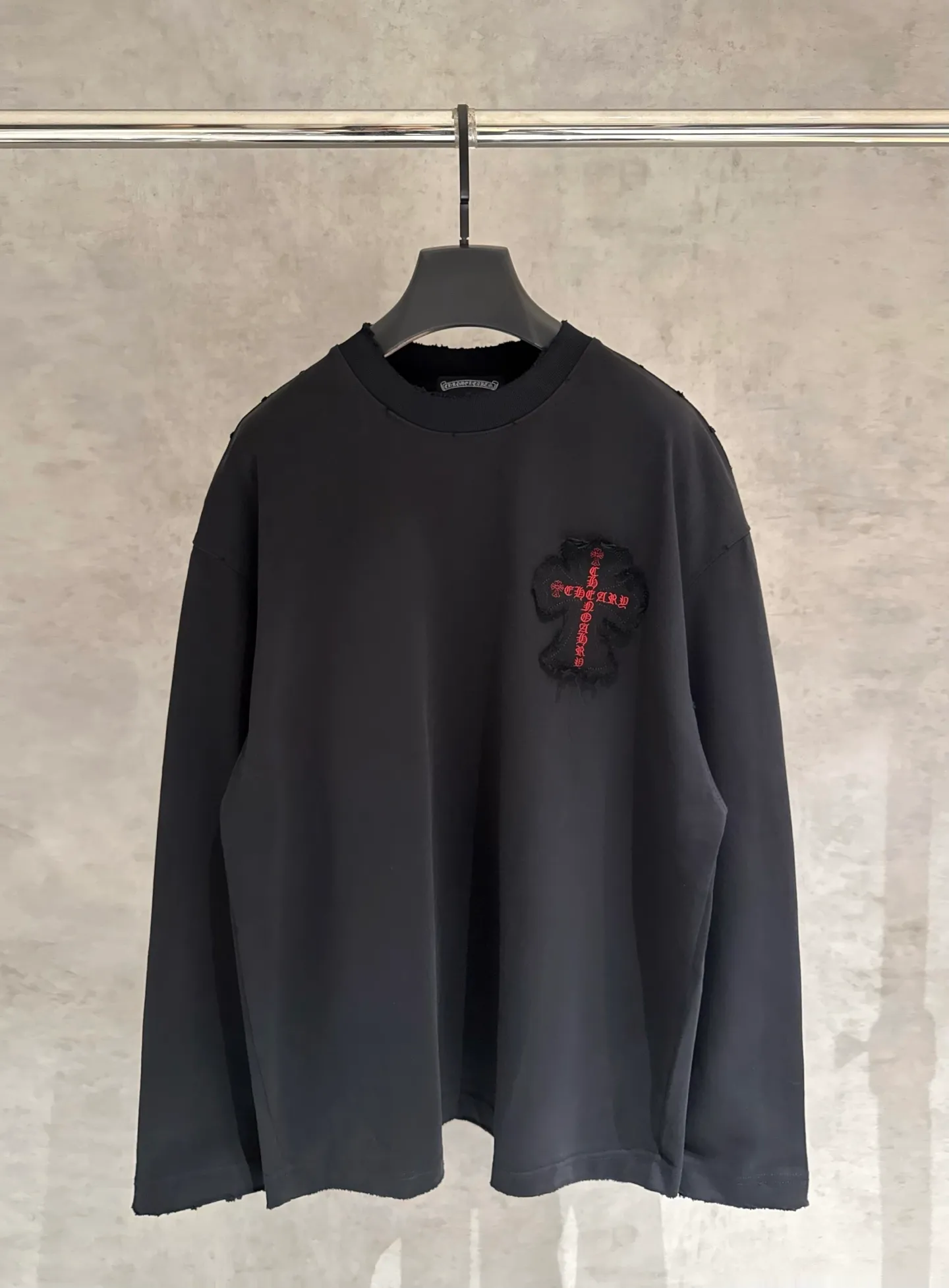 🅿️350 [Strict quality control] CH Croixin's new long-sleeved sweatshirt T-shirt. Heavy 420g double yarn fabric. Wash the whole garment twice. Frayed and torn on all four sides. Heavy fabric. The neckline is made of icy Solona. Loose fit. Deep, wide and stylish. No deformation or shrinkage. Color: 3 colors, black, white and gray. Size: M-2xl